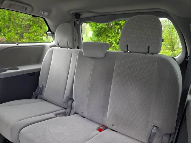 Used 2019 Toyota Sienna LE w/ LE Preferred Package FWD image 36