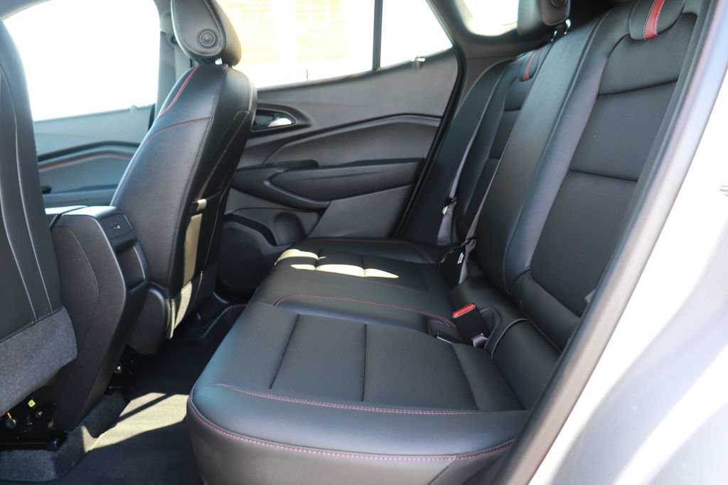 Used 2025 Chevrolet Trax RS w/ Driver Confidence Package FWD image 14