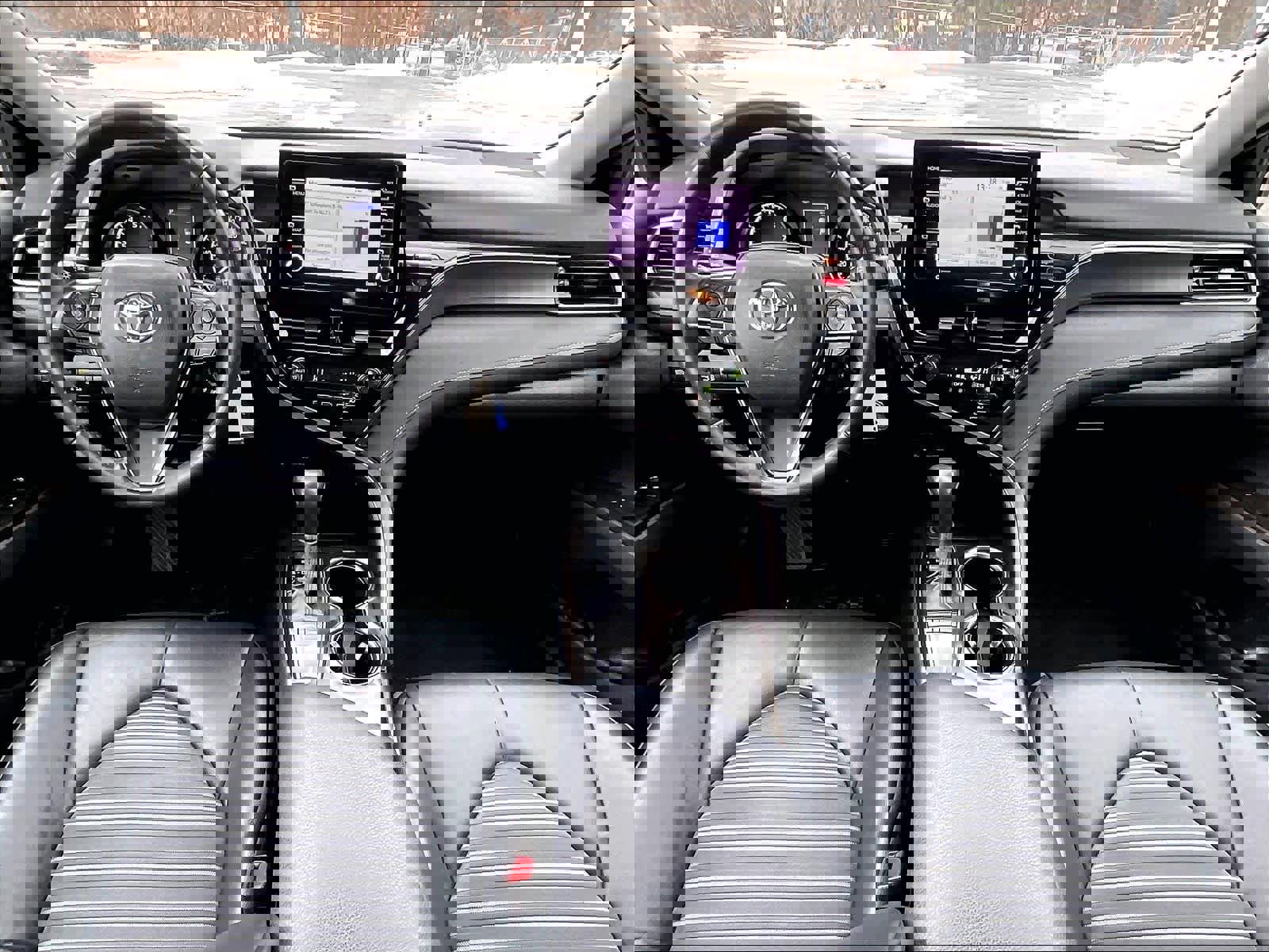 Used 2024 Toyota Camry SE image 21