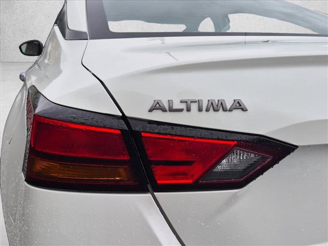 Used 2025 Nissan Altima 2.5 SV FWD image 8