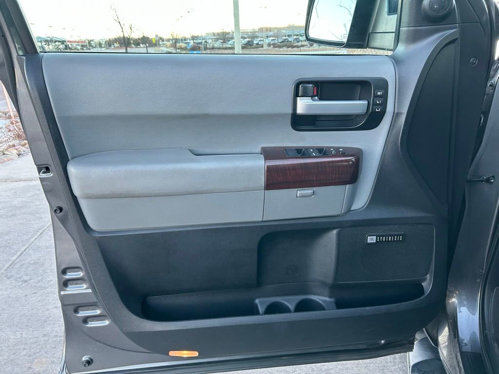 Used 2015 Toyota Sequoia Platinum image 22