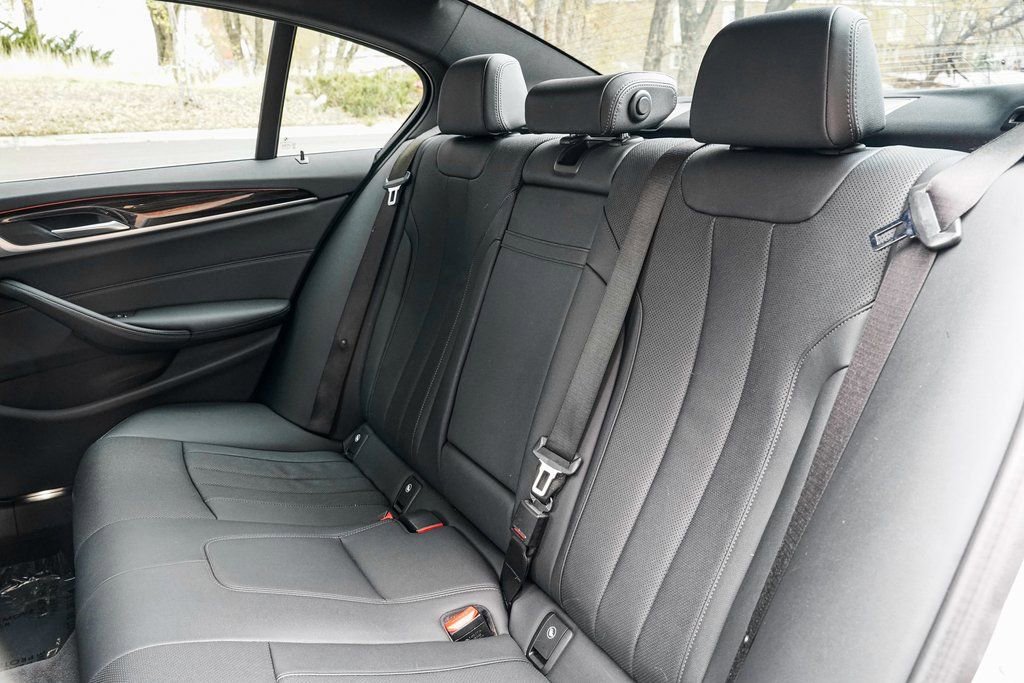 Used 2022 BMW 530i xDrive w/ Convenience Package image 17