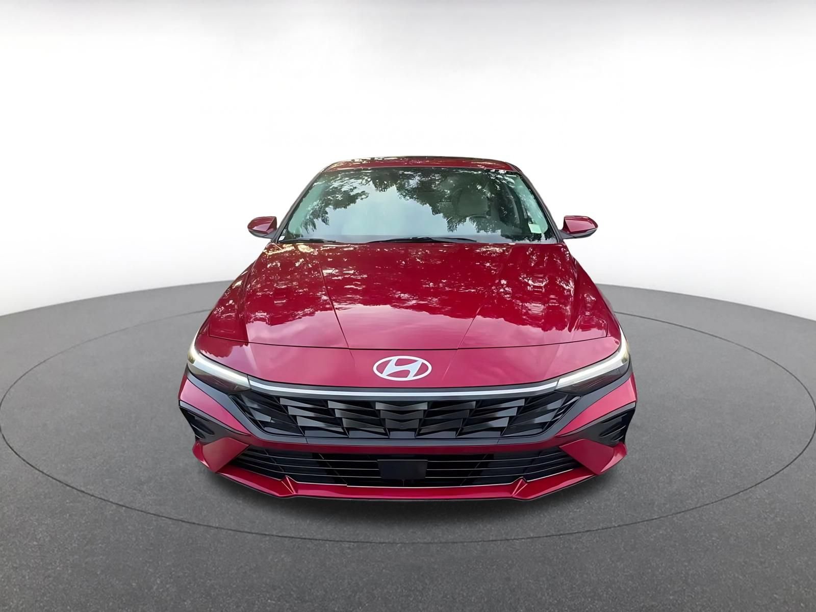 Used 2025 Hyundai Elantra Limited FWD image 4