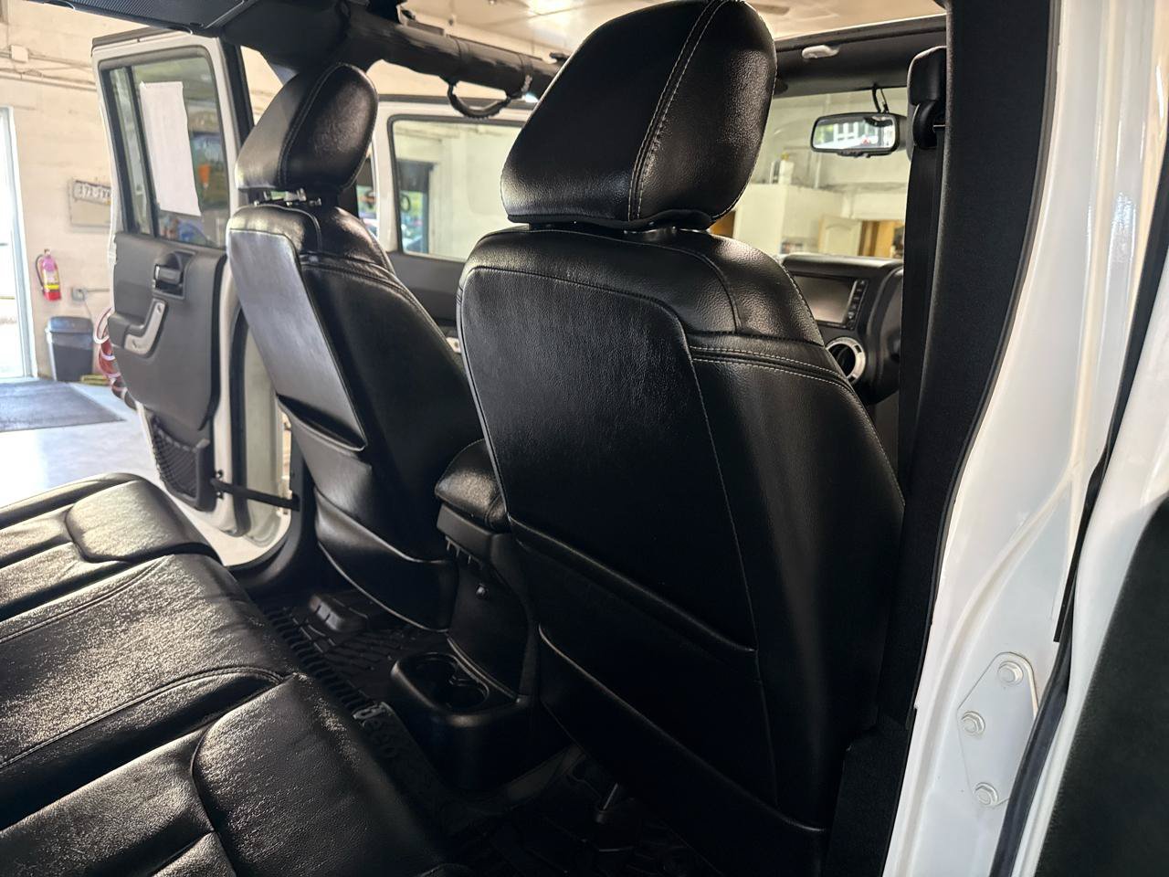 Used 2016 Jeep Wrangler Unlimited Rubicon AWD/4WD image 48