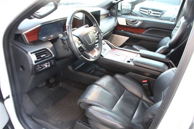 Used 2022 Lincoln Navigator Reserve image 10