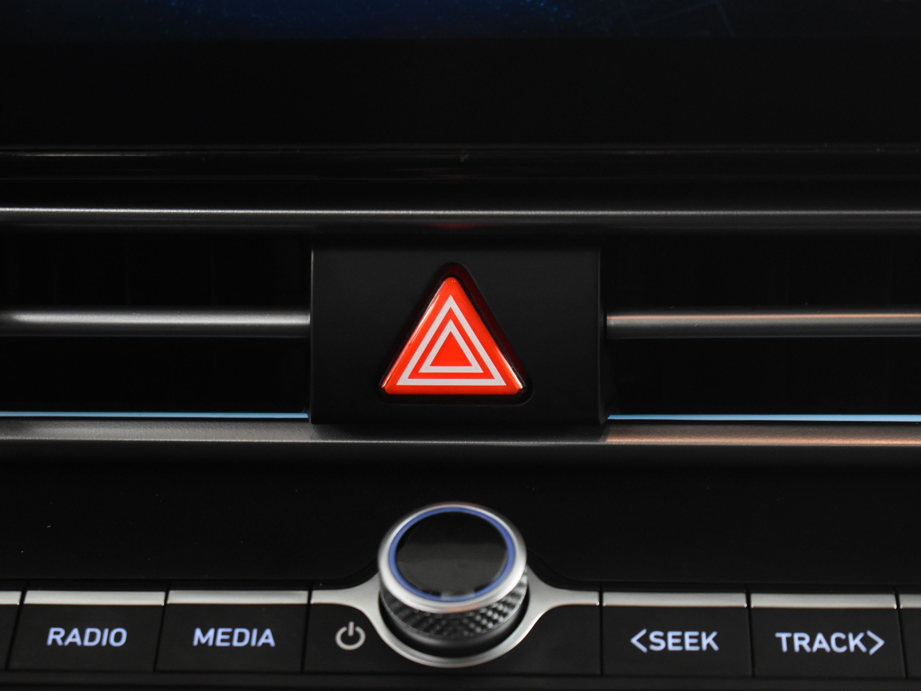 Used 2025 Hyundai Elantra SEL image 31