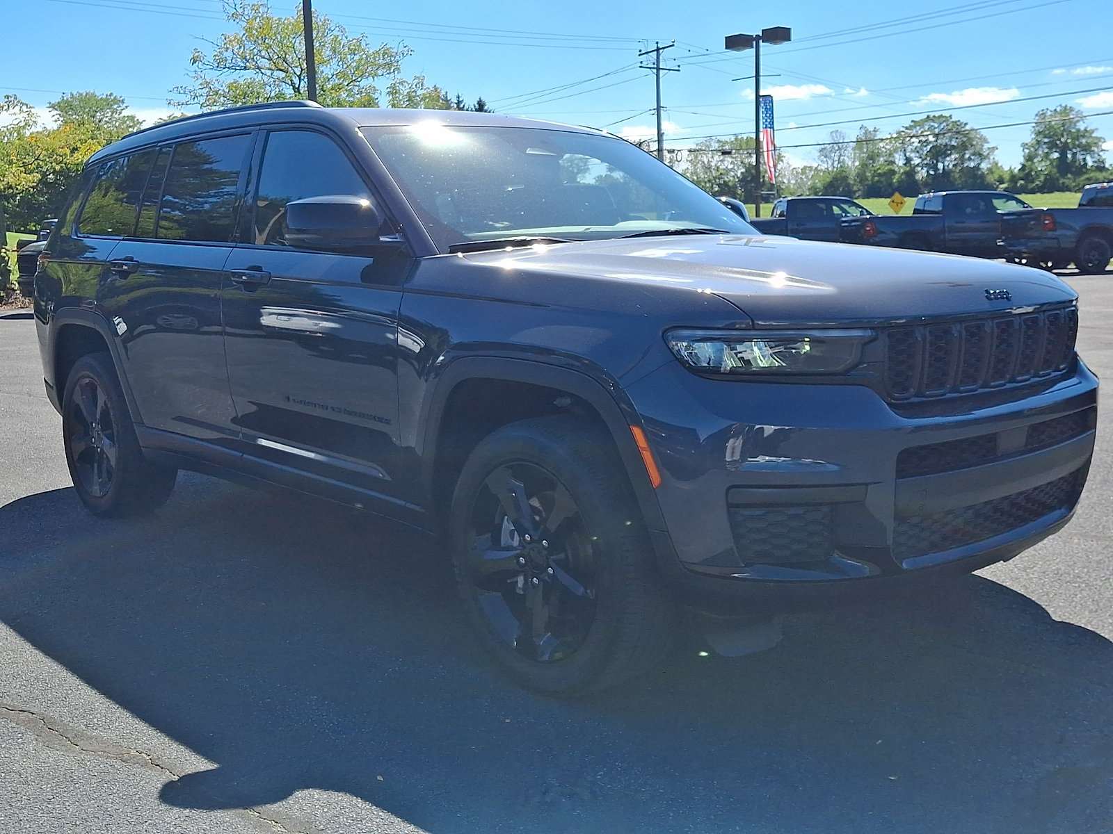 Used 2023 Jeep Grand Cherokee L Laredo AWD/4WD image 3