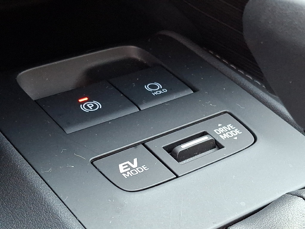 Certified 2024 Toyota Venza XLE AWD/4WD image 18