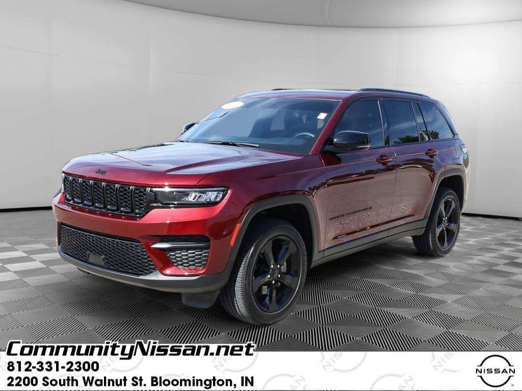 Used 2025 Jeep Grand Cherokee Altitude
