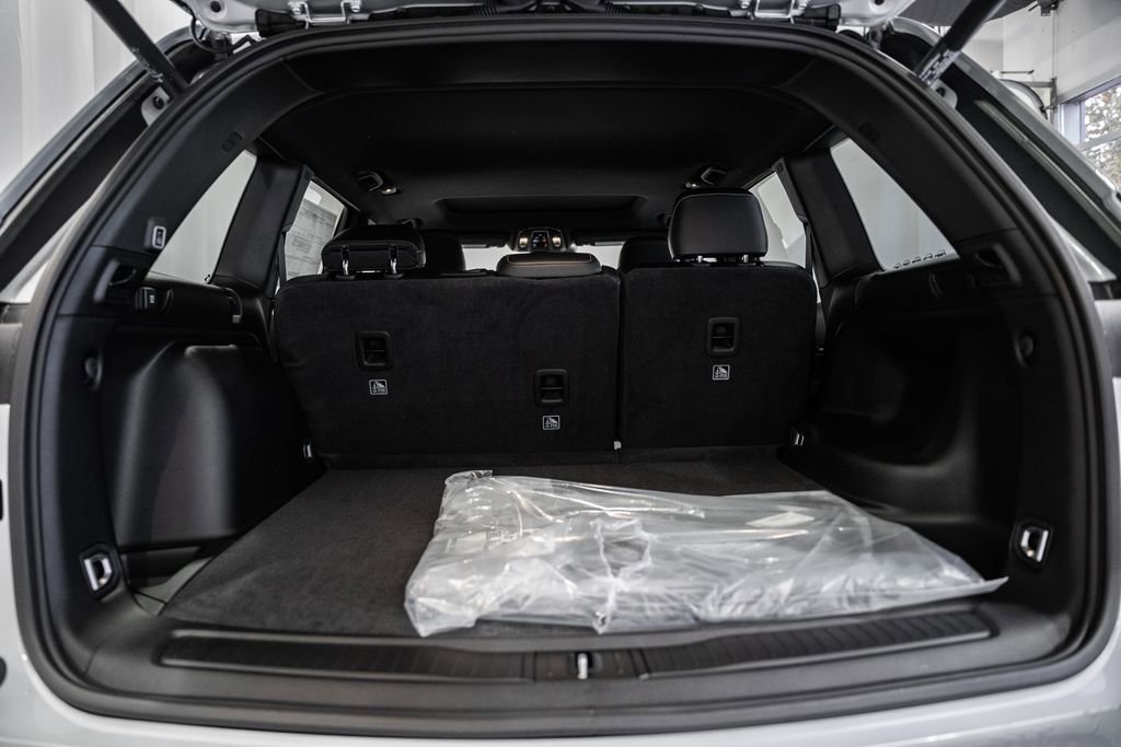 New 2025 Jeep Grand Cherokee Altitude image 9