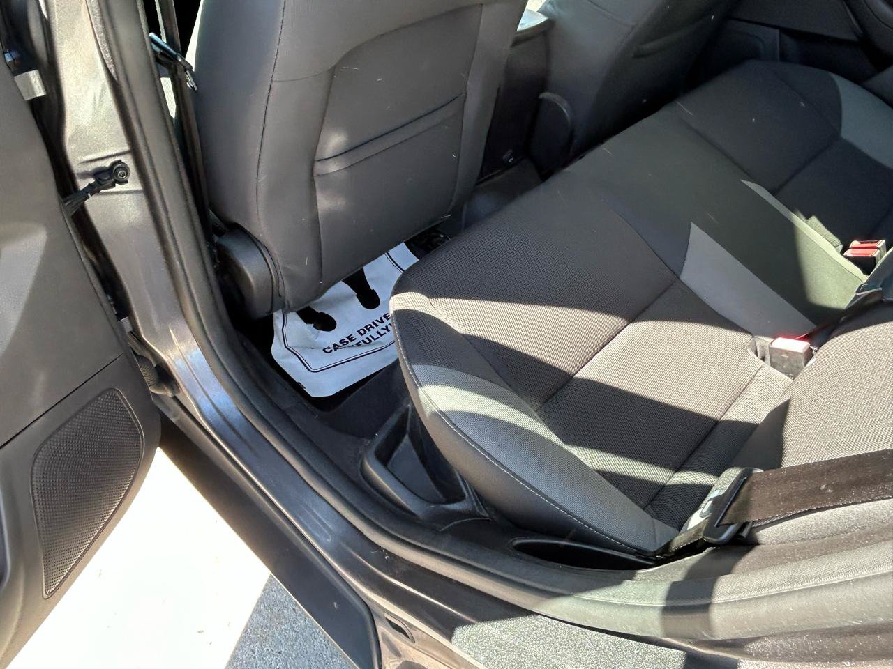 Used 2014 Ford Focus SE FWD image 9