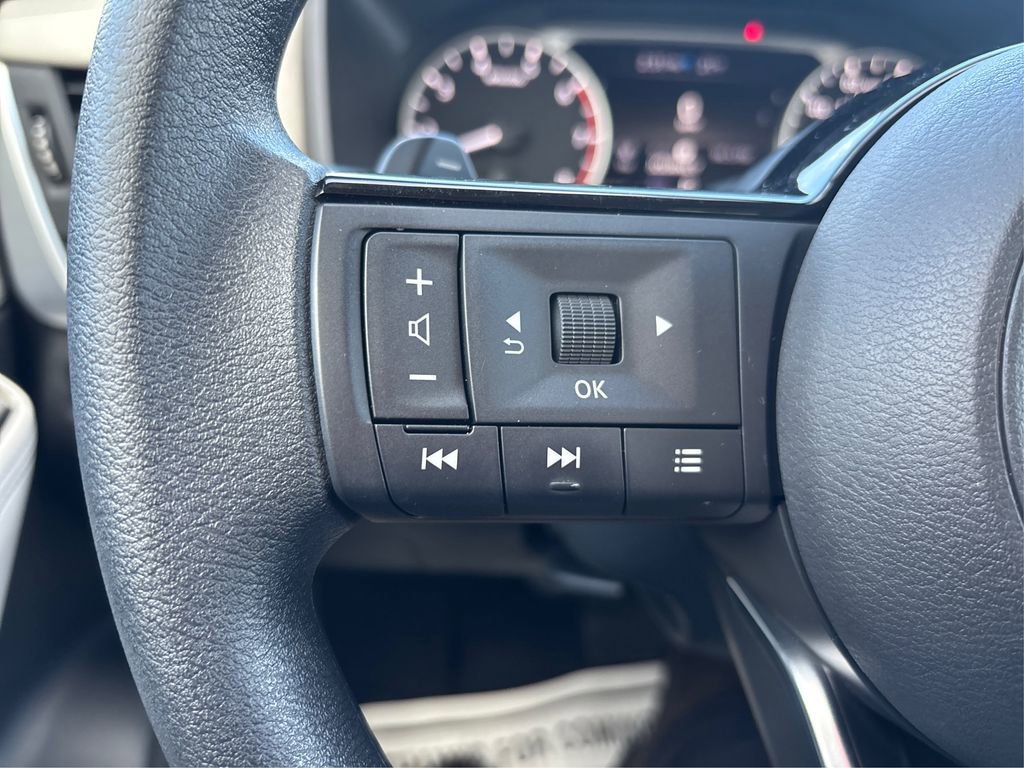 Used 2023 Nissan Rogue SV image 26
