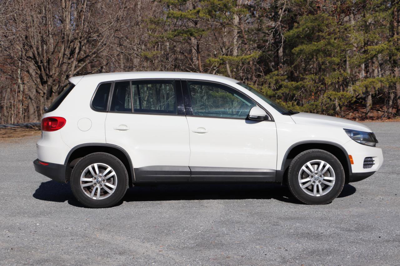 Used 2013 Volkswagen Tiguan S FWD image 2