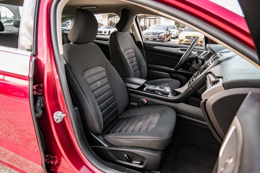 Used 2018 Ford Fusion SE w/ Fusion SE Technology Package FWD image 30