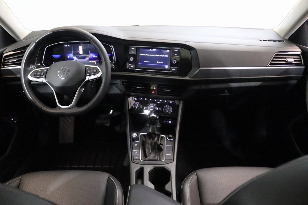 Used 2024 Volkswagen Jetta SE w/ Panoramic Sunroof Package image 16