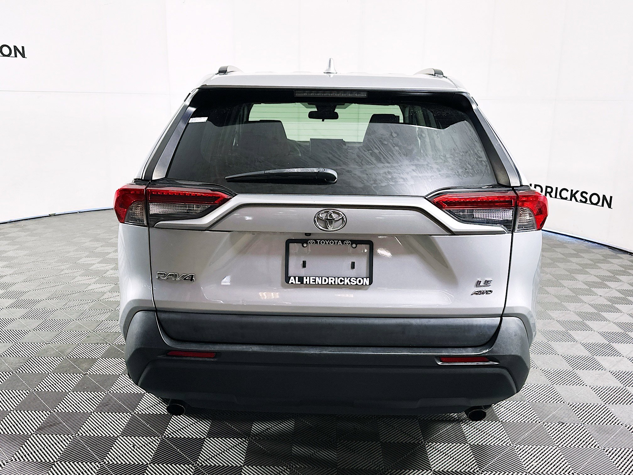 Used 2021 Toyota RAV4 LE image 4