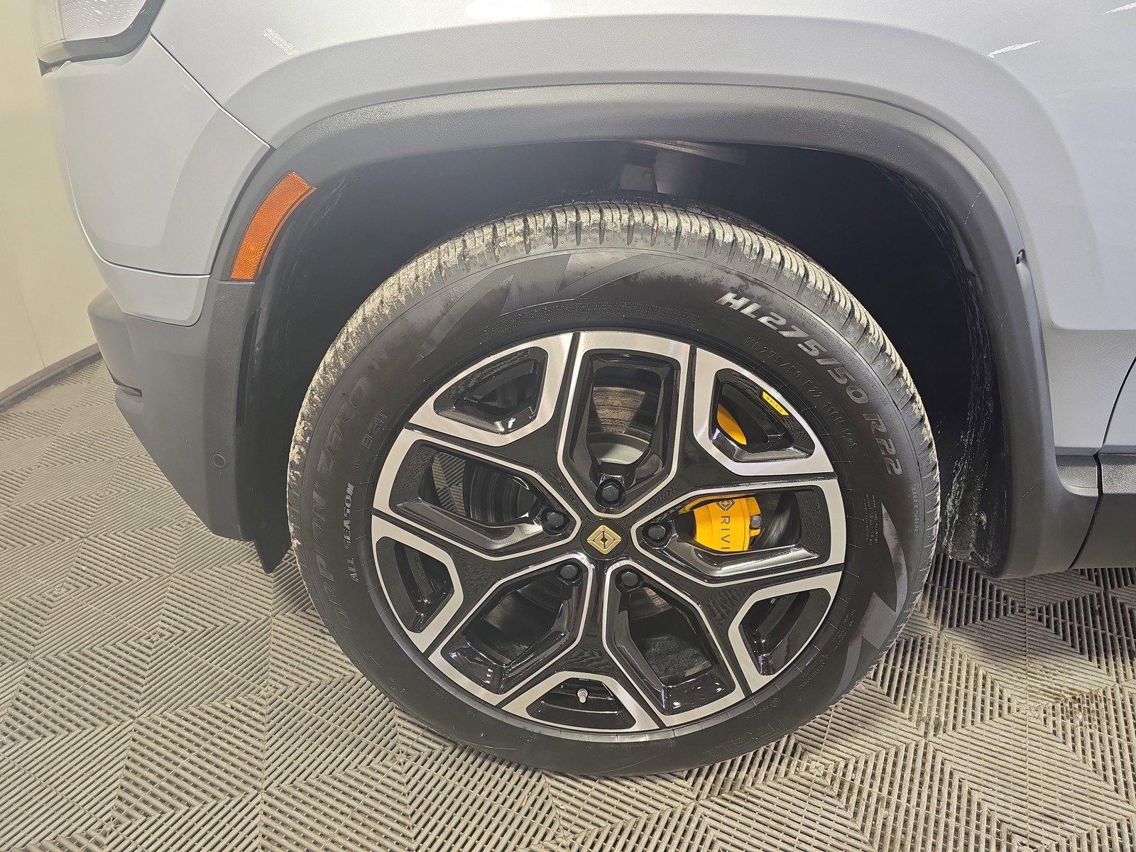 Used 2023 Rivian R1S Adventure AWD/4WD image 9