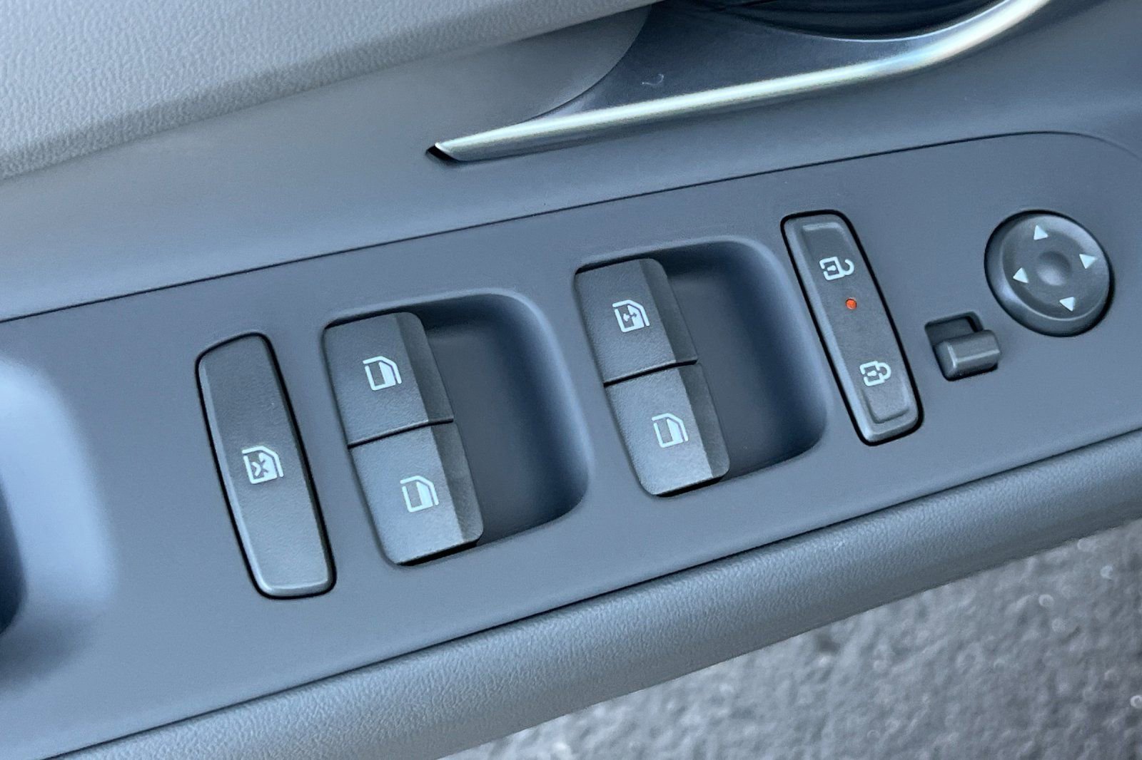 Used 2025 Hyundai Elantra SEL image 15