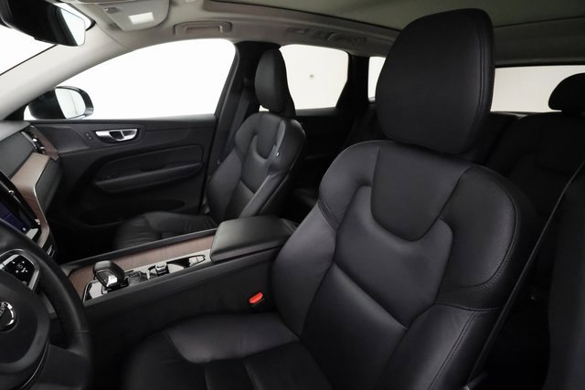 Used 2024 Volvo XC60 B5 Plus image 11