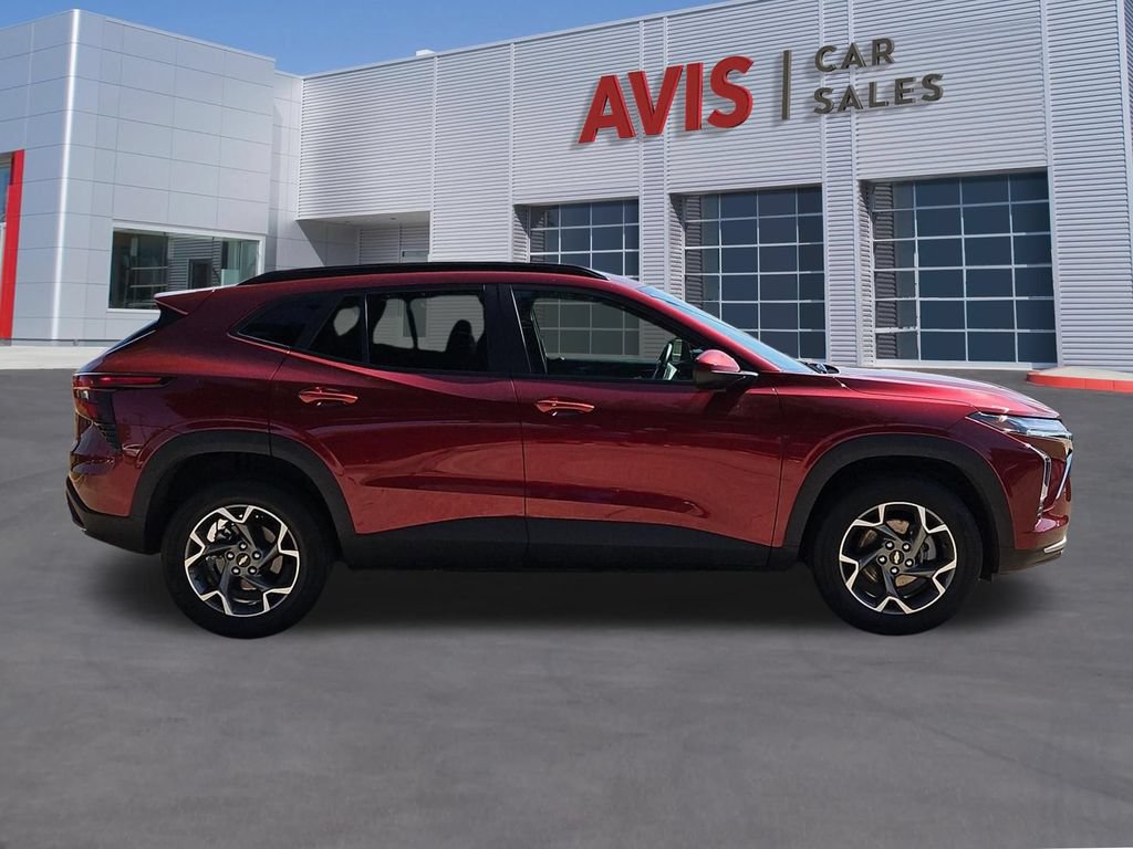 Used 2025 Chevrolet Trax LT w/ LT Convenience Package FWD image 5