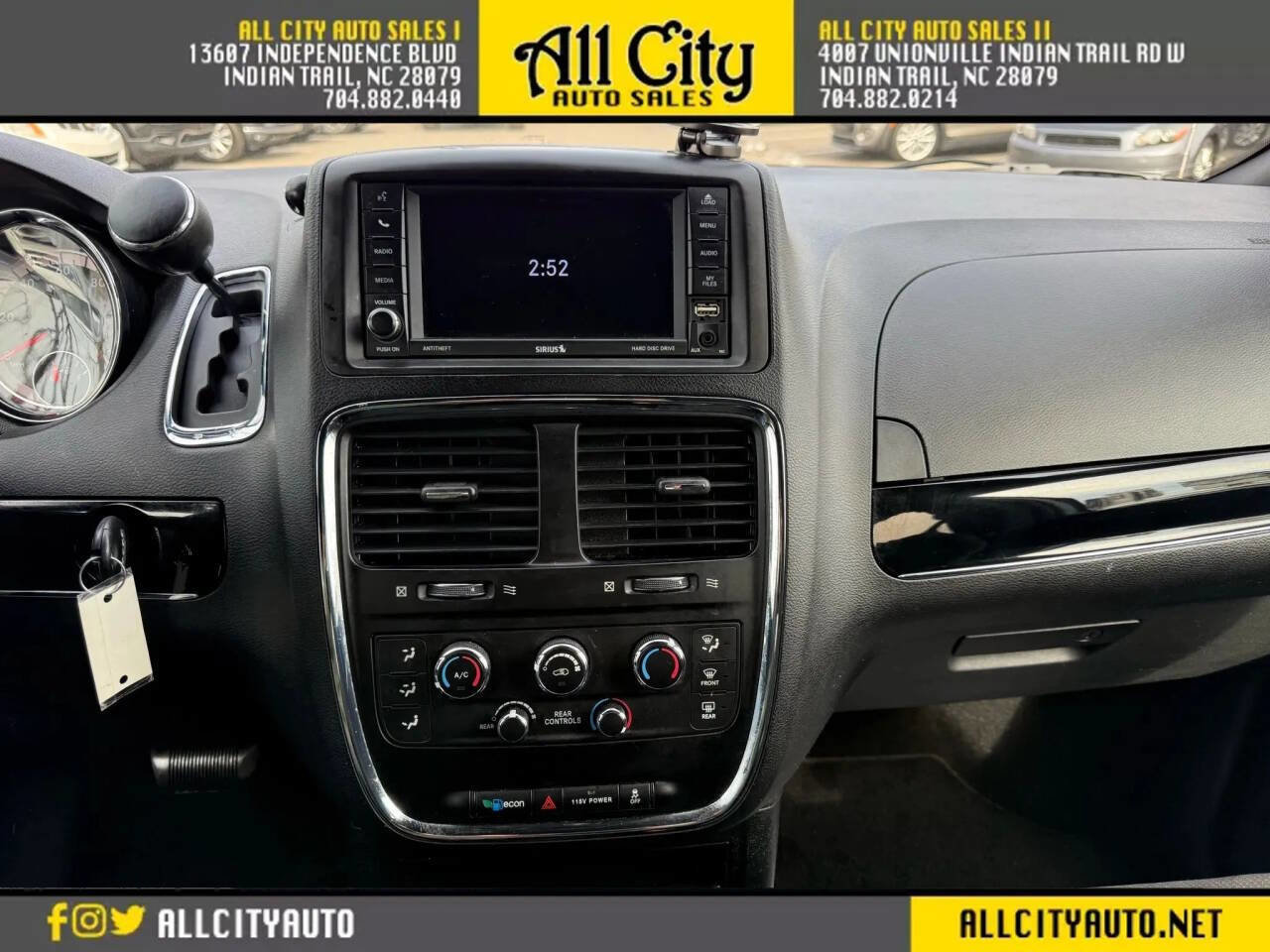 Used 2018 Dodge Grand Caravan SE FWD image 24