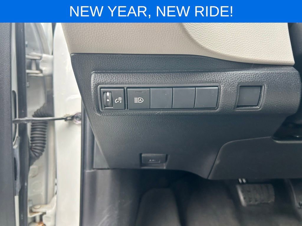 Used 2020 Toyota Corolla LE image 13