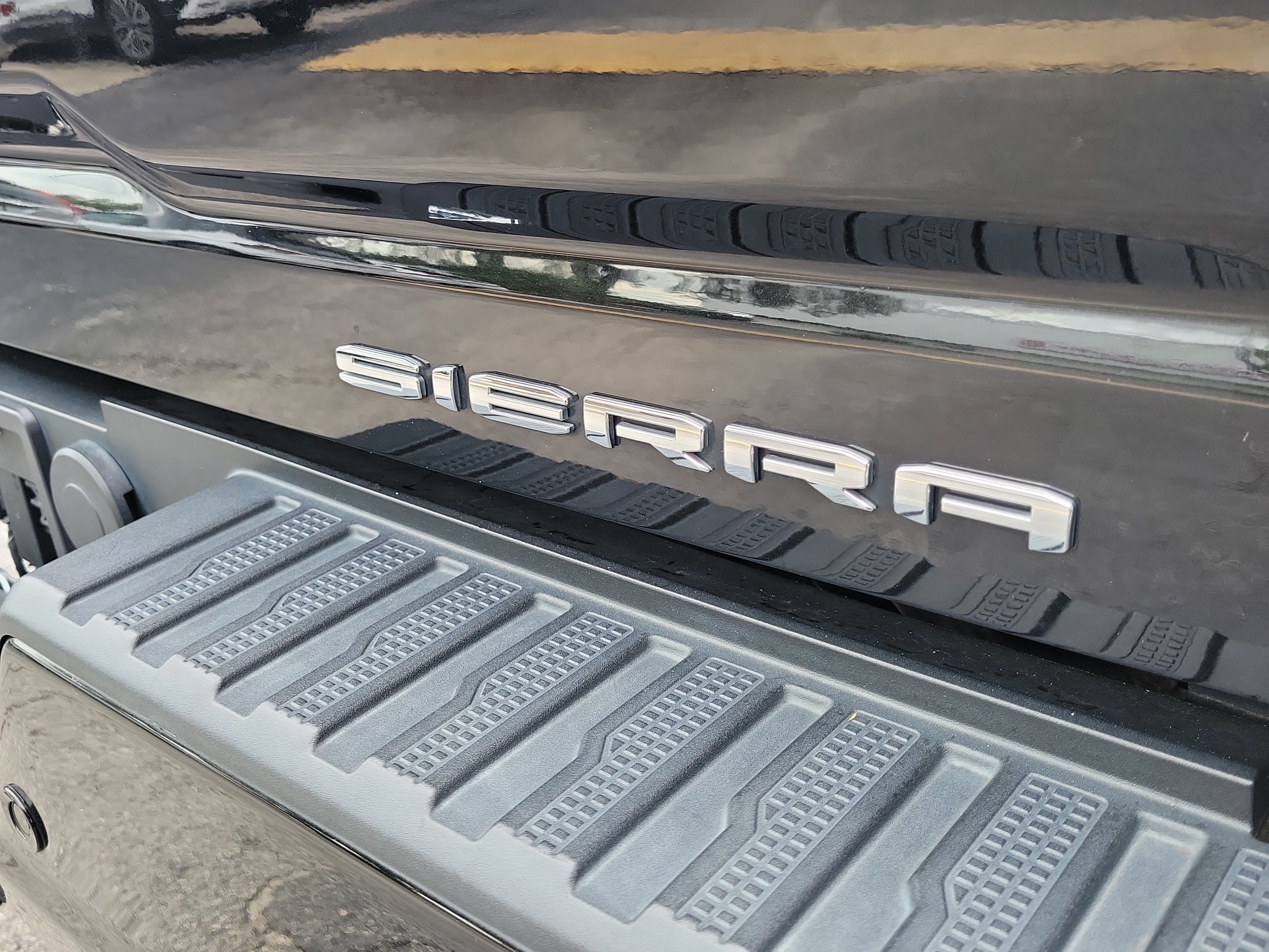 Used 2021 GMC Sierra 3500 Denali w/ Denali Ultimate Package AWD/4WD image 9