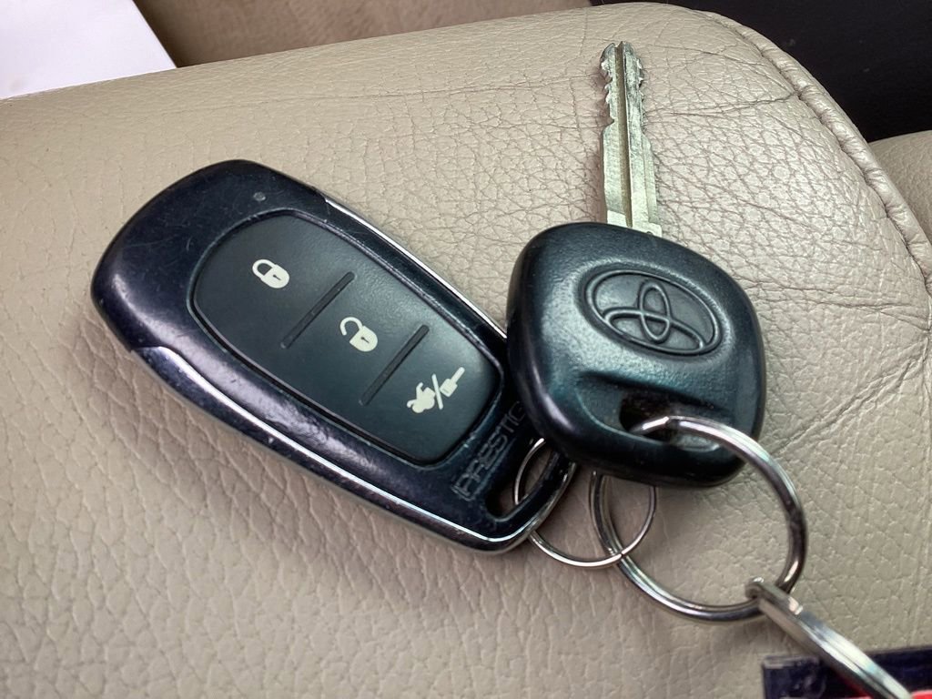 Used 2007 Toyota Tundra Limited image 26