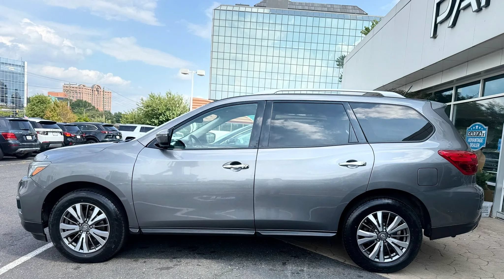Used 2018 Nissan Pathfinder SV AWD/4WD image 4