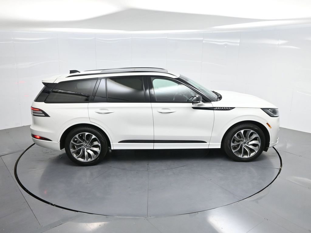 Used 2025 Lincoln Aviator 2WD w/ Jet Appearance Package image 57