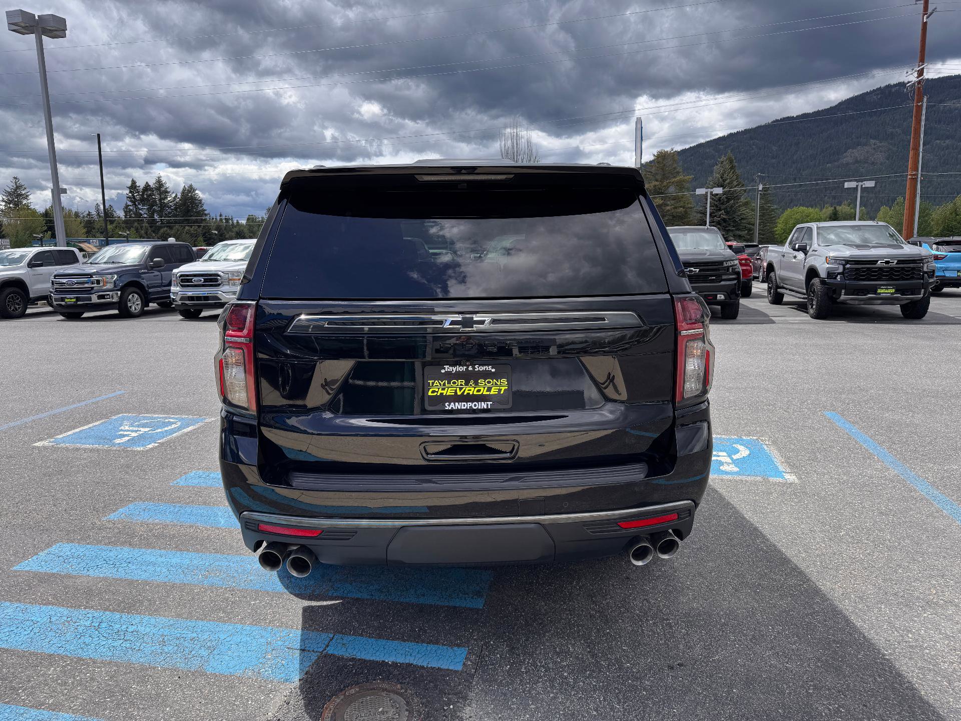 Used 2022 Chevrolet Tahoe Z71 w/ Z71 Off-Road Package AWD/4WD image 6