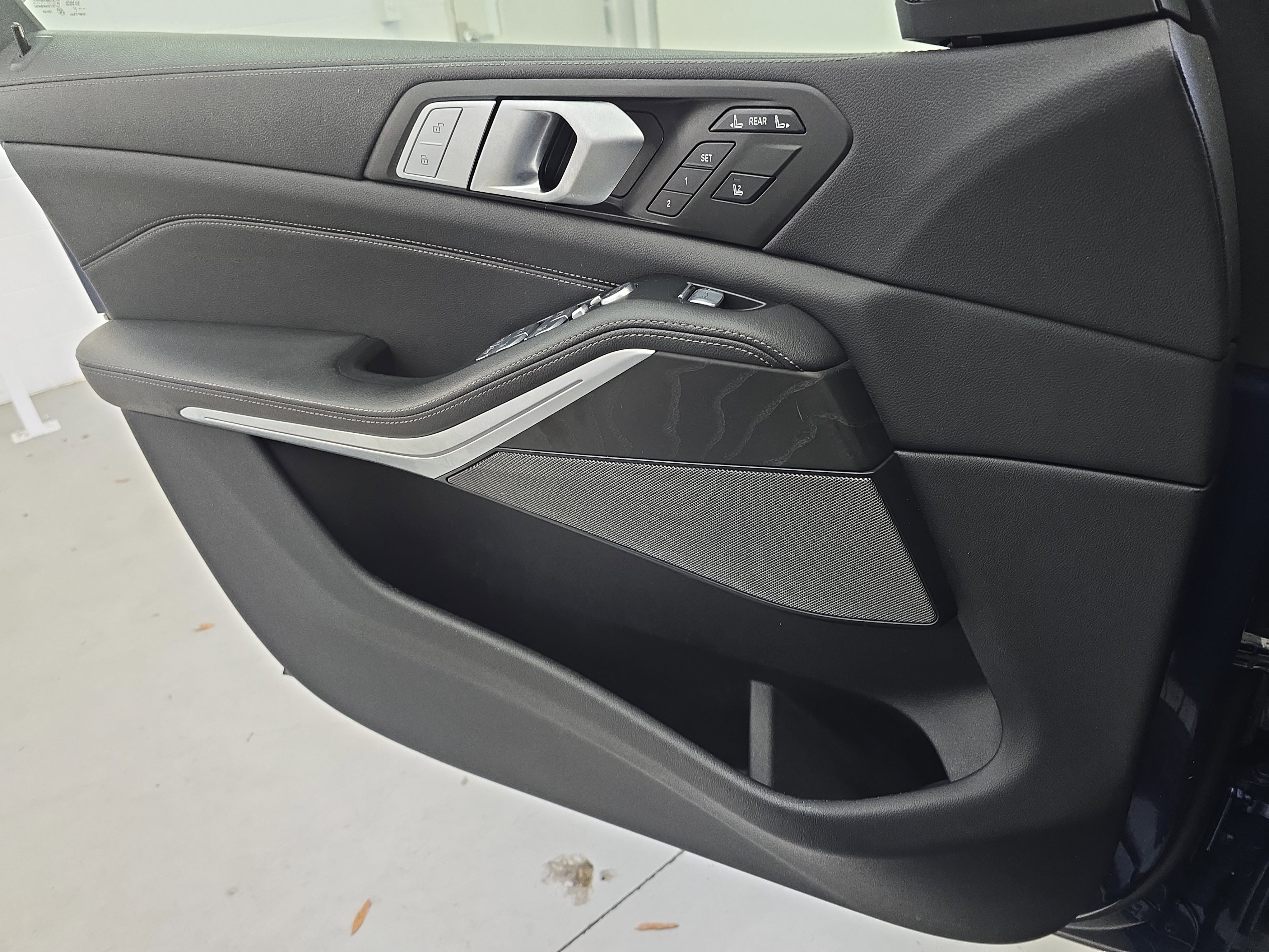 Used 2021 BMW X7 xDrive40i w/ Premium Package image 29