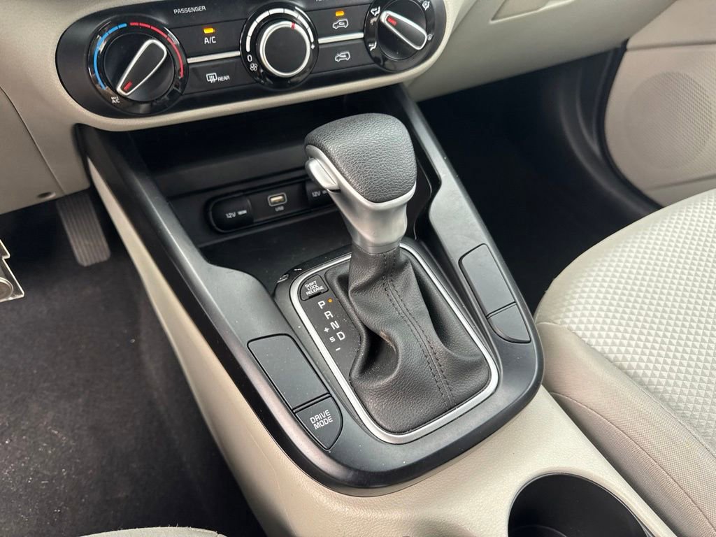 Used 2025 Kia Soul LX w/ LX Technology Package FWD image 7