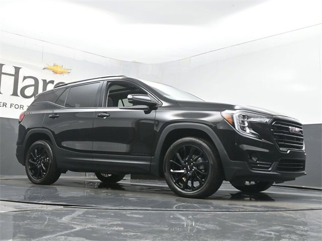 Used 2023 GMC Terrain SLT w/ Infotainment Package II image 2