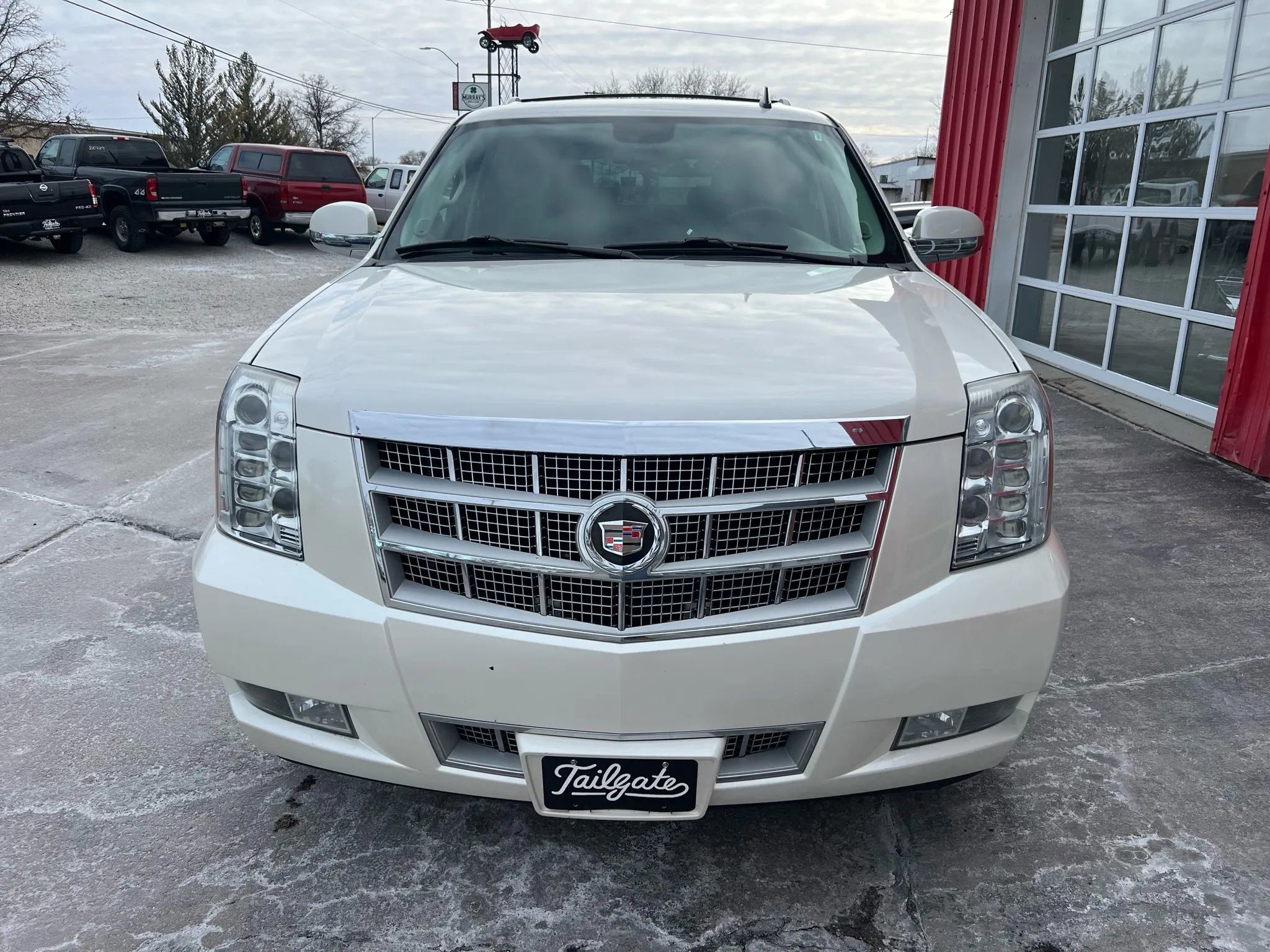 Used 2010 Cadillac Escalade Platinum image 3