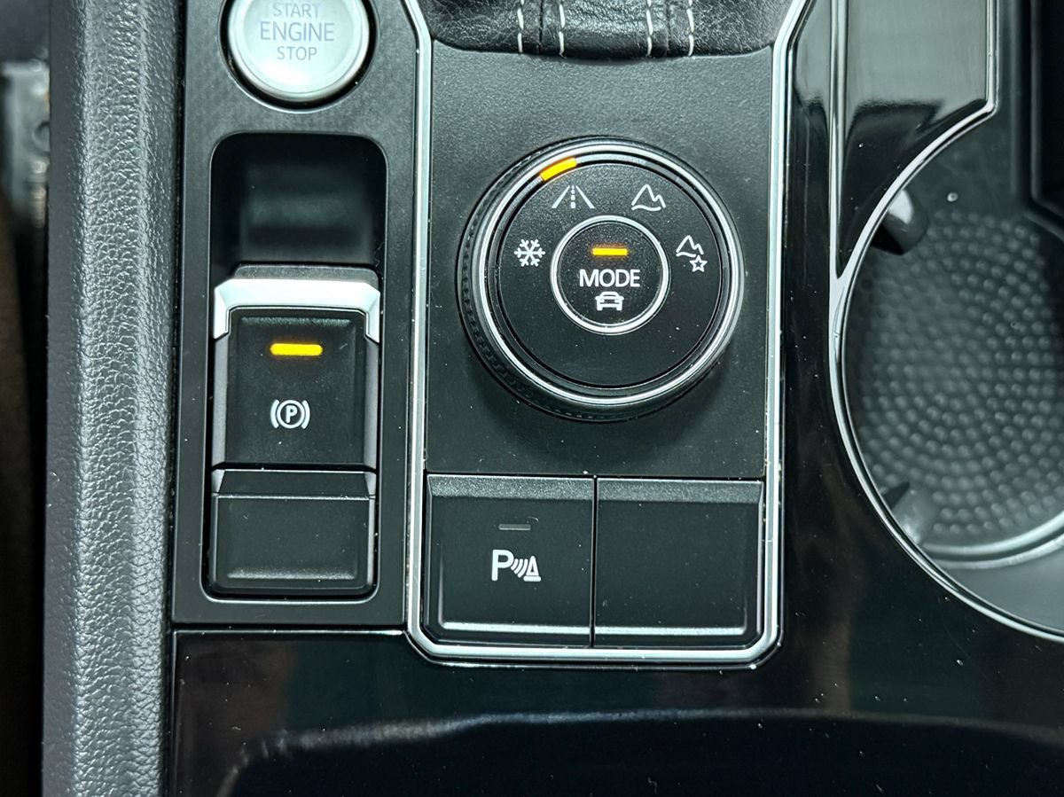 Used 2022 Volkswagen Atlas SEL R-Line AWD/4WD image 30