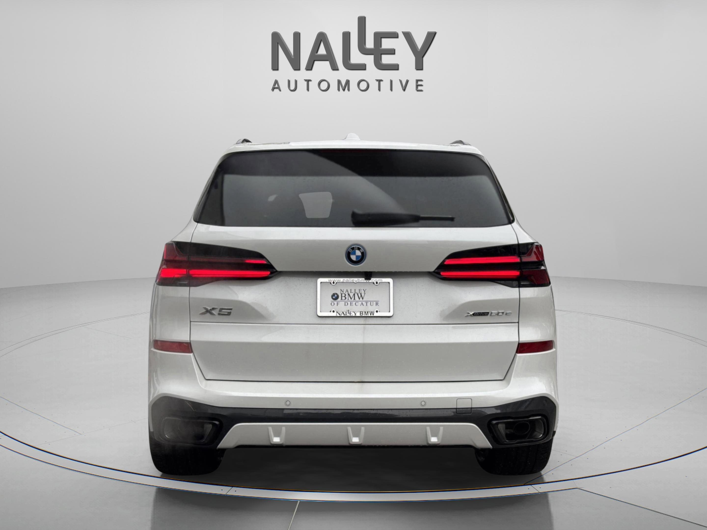 Used 2026 BMW X5 xDrive50e w/ M Sport Package image 4