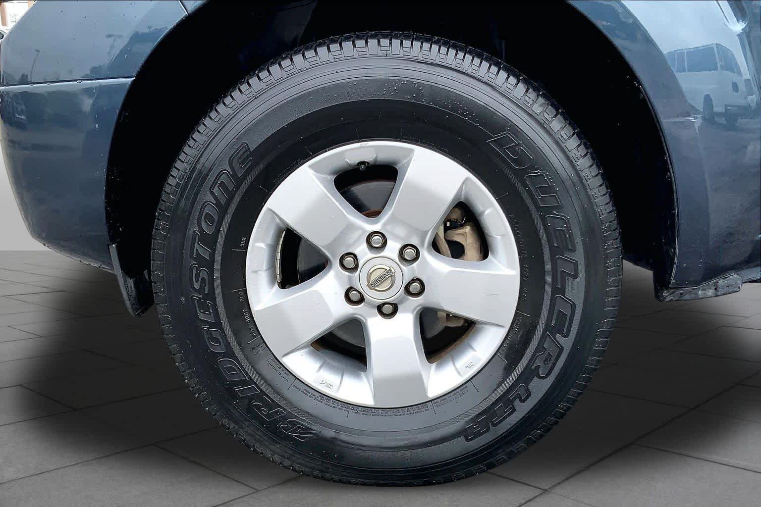 Used 2013 Nissan Frontier SV w/ SV Value Truck Pkg RWD image 11