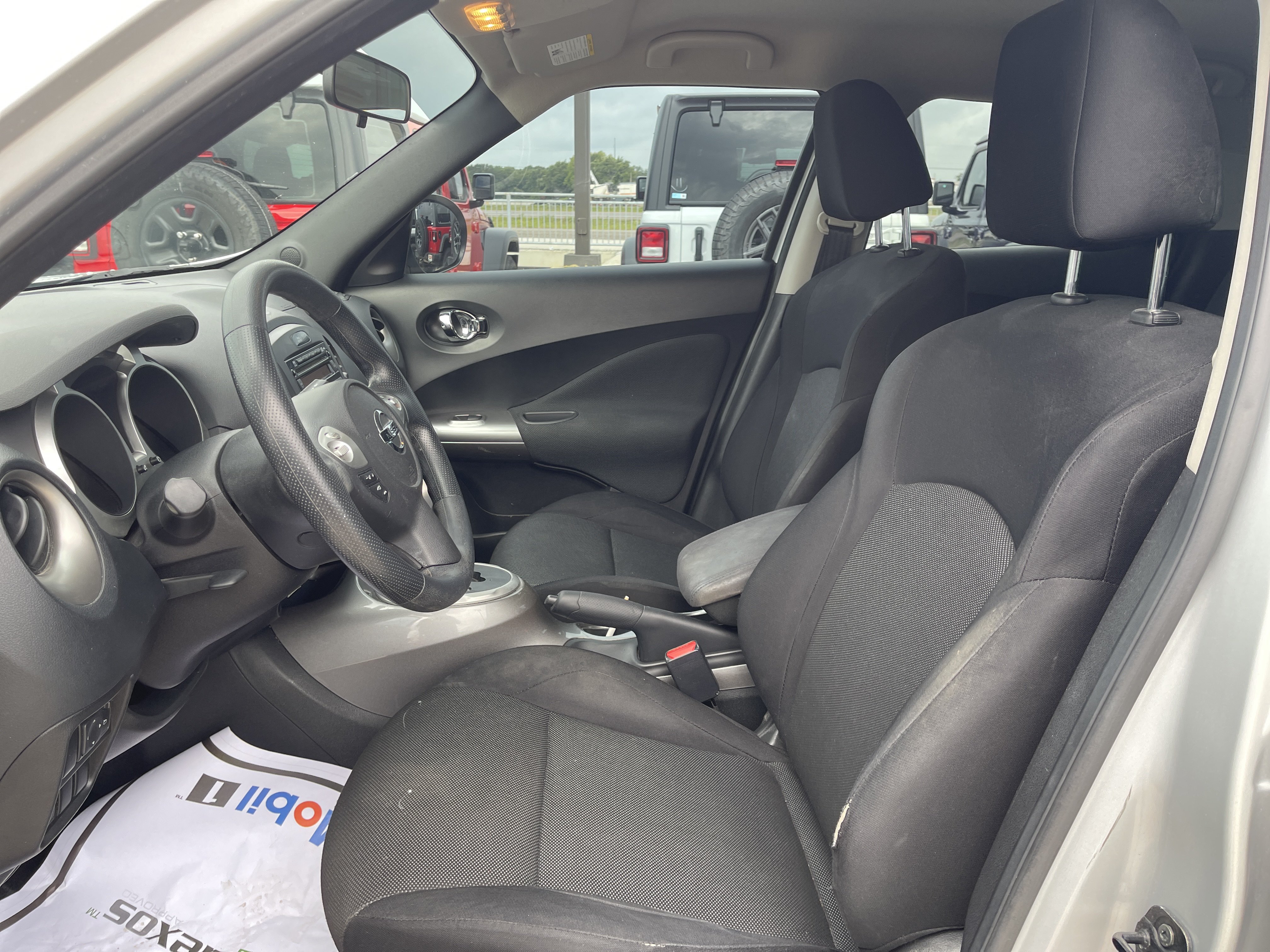 Used 2013 Nissan Juke S FWD image 33