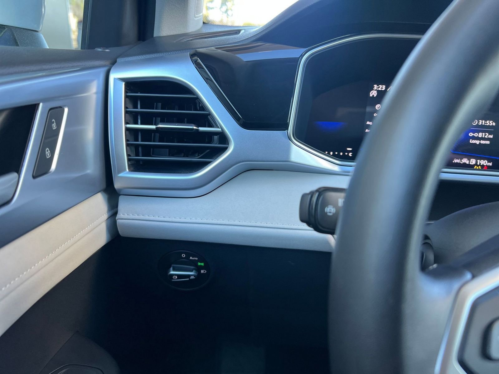 Used 2025 Volkswagen Taos SE image 35