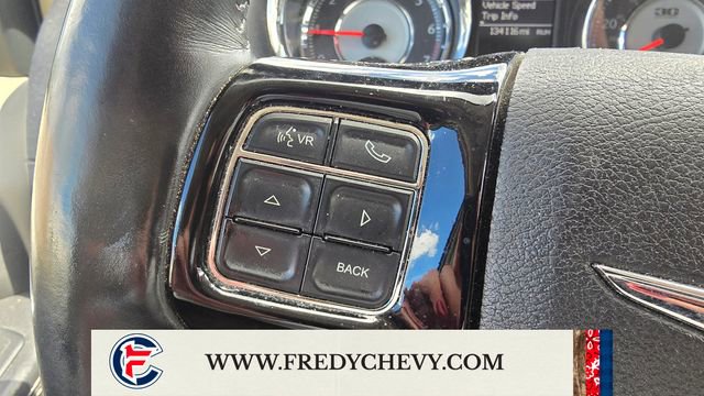 Used 2014 Chrysler Town & Country Touring-L FWD image 12