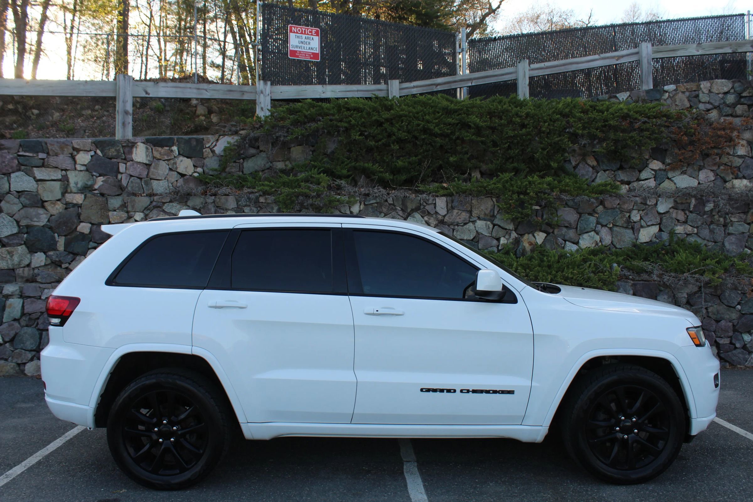 Used 2019 Jeep Grand Cherokee Altitude AWD/4WD image 5