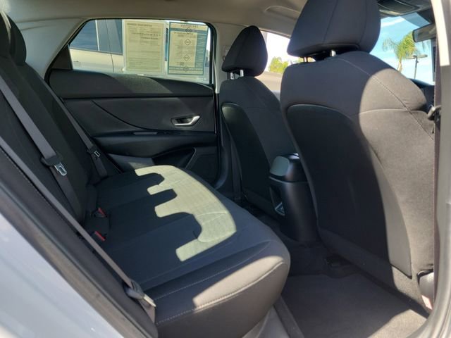 Certified 2025 Hyundai Elantra SE image 23