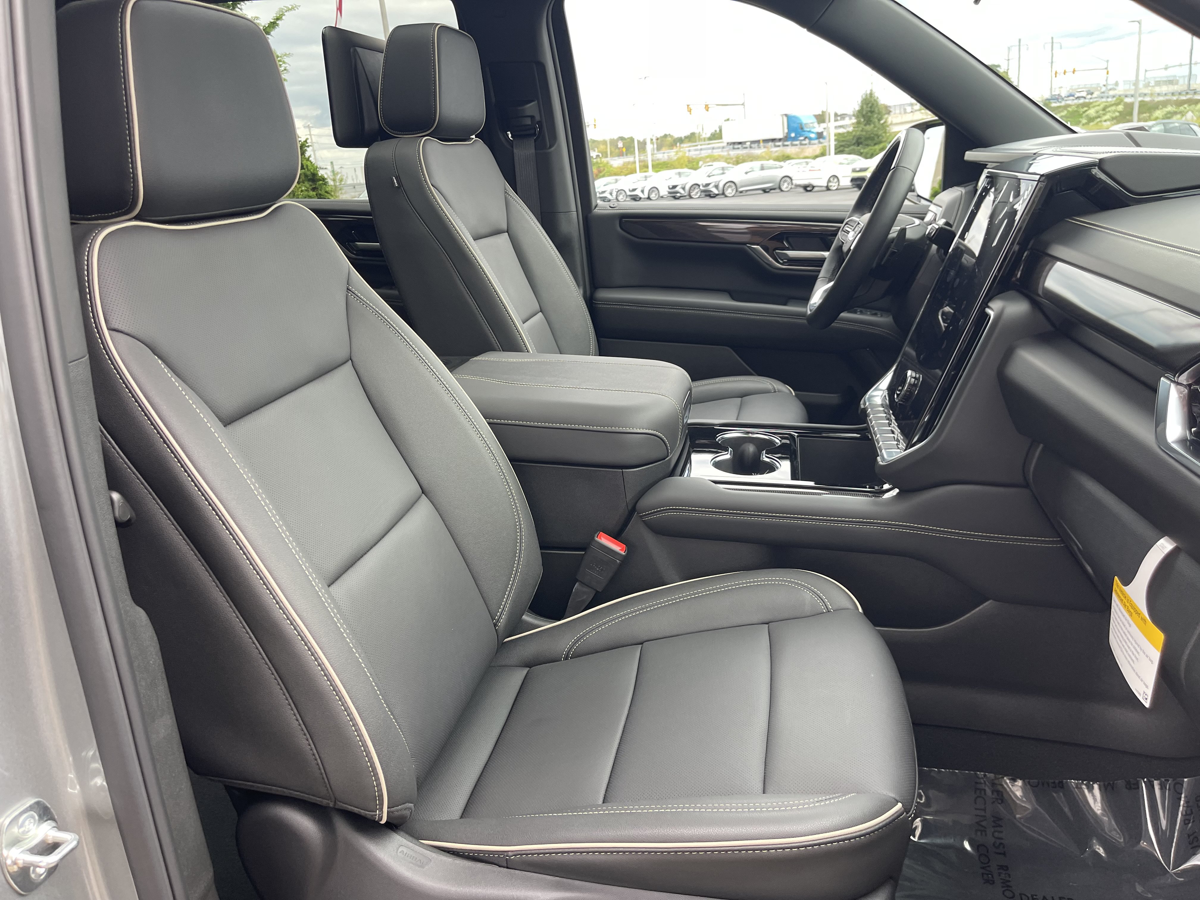Used 2026 GMC Yukon Elevation w/ Elevation Premium Package AWD/4WD image 29