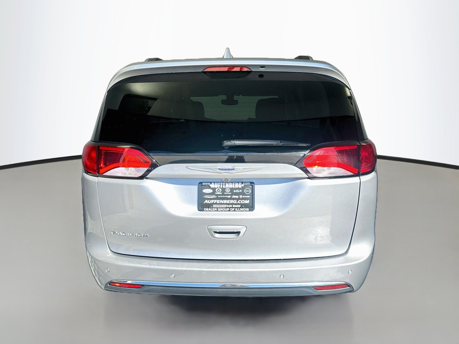 Used 2019 Chrysler Pacifica Touring-L FWD image 6