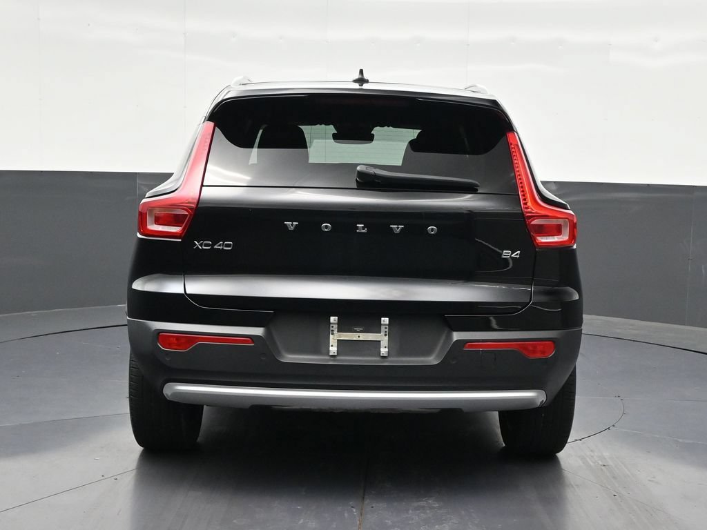 Used 2023 Volvo XC40 B4 Core FWD image 5