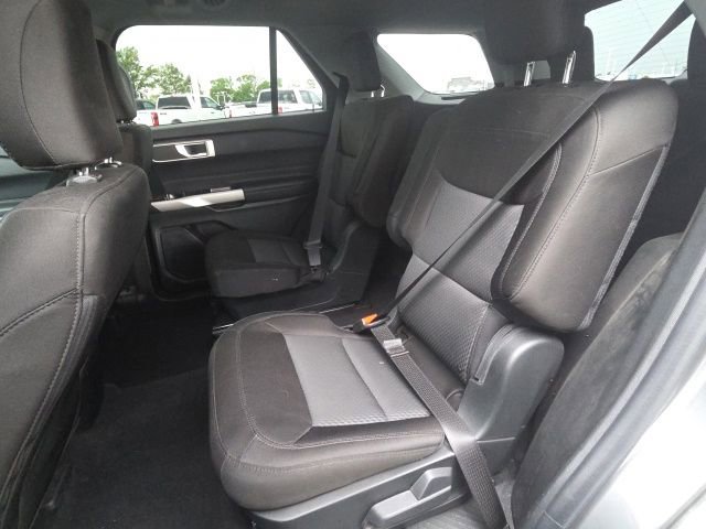 Used 2023 Ford Explorer XLT AWD/4WD image 18