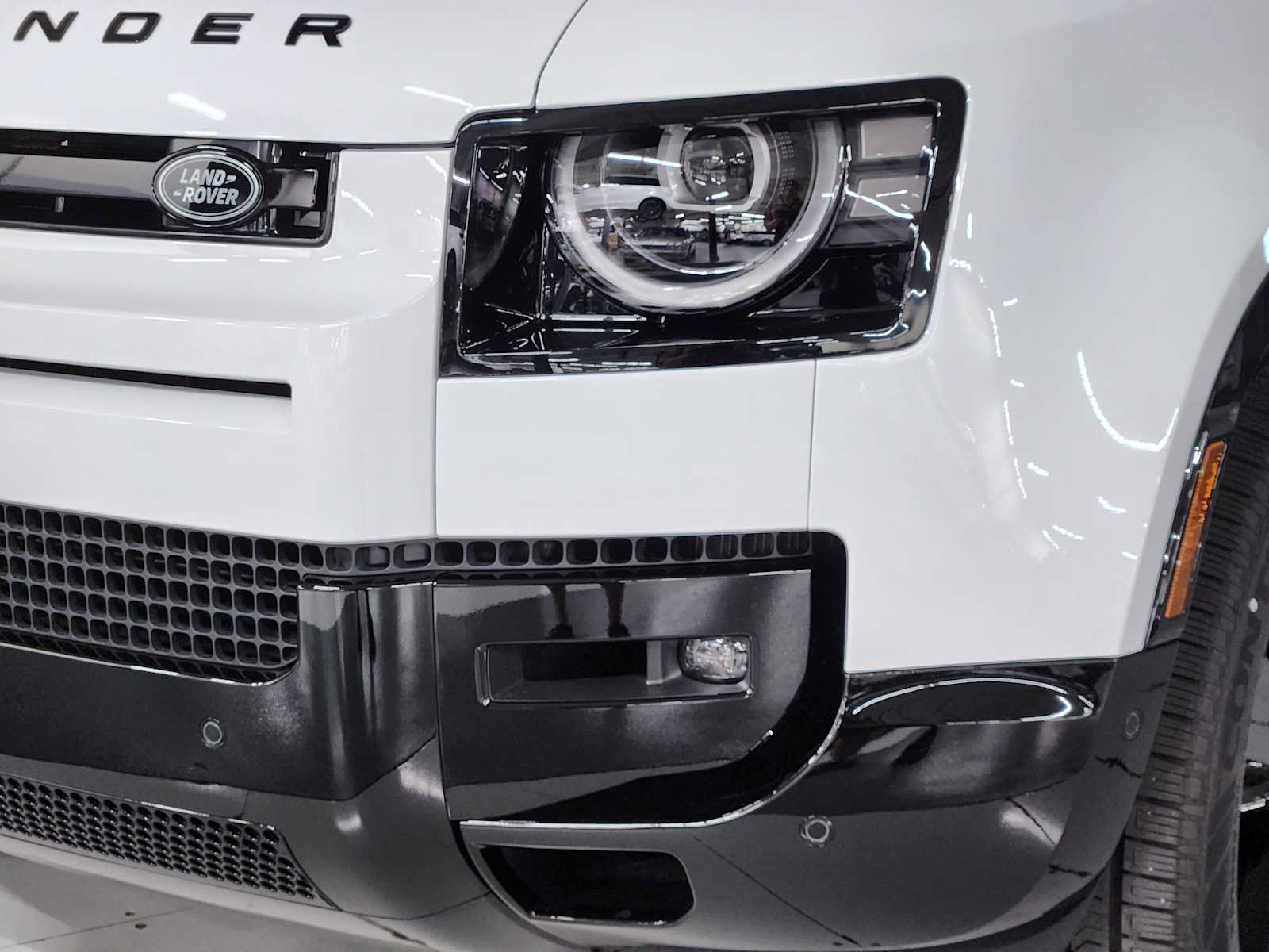 New 2026 Land Rover Defender 110 X-Dynamic SE AWD/4WD image 12