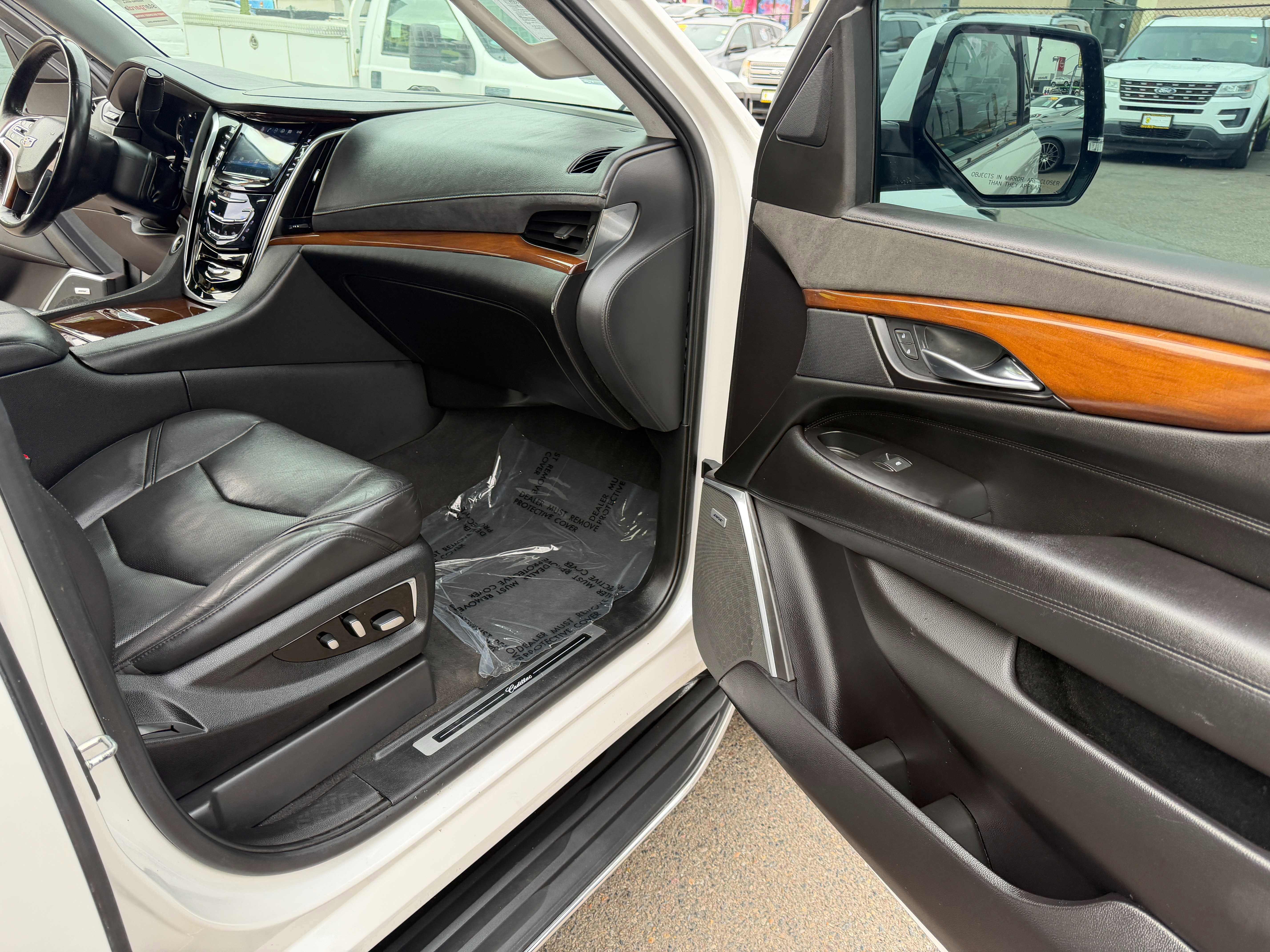 Used 2020 Cadillac Escalade Luxury image 21