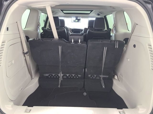 Used 2023 Chrysler Pacifica Limited FWD image 40